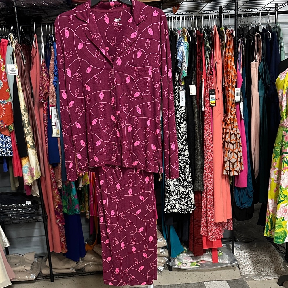NWT JENNI two piece holiday pajama set